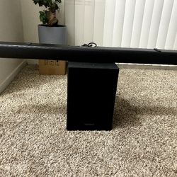 INSIGNIA SOUNDBAR & SUBWOOFER