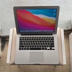 MacBook Air 13-inch 2024