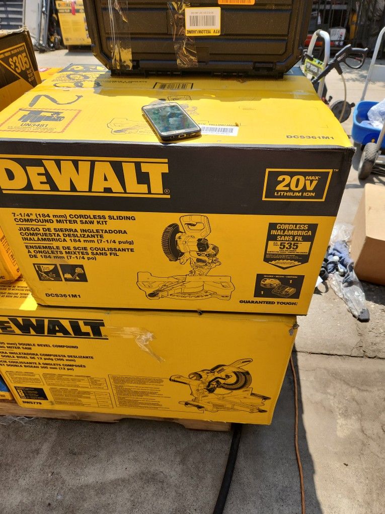 DEWALT
20V MAX Cordless 7-1/4 in. Sliding Miter Saw (Tool Only) STORE PRICE 359