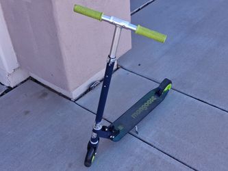 Mongoose Folding Kick Scooter, Navy and Lime Green. Excellent Condition!