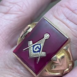 Antique 1940’s 10K Solid Gold Masonic Ring Size 10