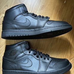 Nike Jordan 1 Mid Air Triple Black 554724-091 Size 11.5 Never Worn 