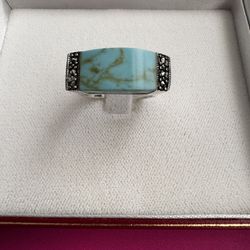 Vintage 925 sterling silver turquoise ring Slimline Turquoise Ring size 8.5 with 3 stones on each side In great condition