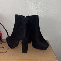 Black Chunky Heeled 