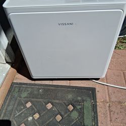 Vissani Dehumidifier 