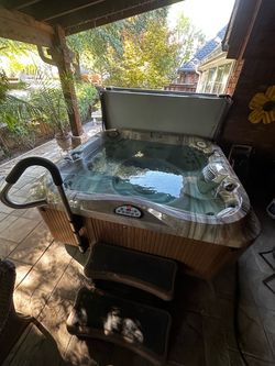 Jacuzzi (seats 7)