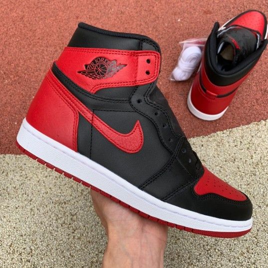 Air Jordan 1 Retro High OG Banned bred