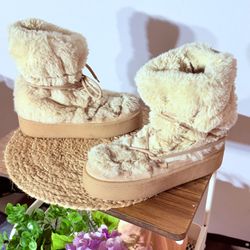 Influencer Favorite Multiple Tie Option Gum Sole Winter Boots