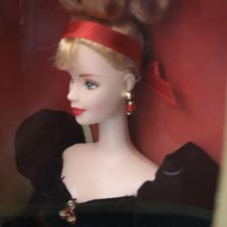 Winter Splendor Barbie Doll 1998. NIB ! 