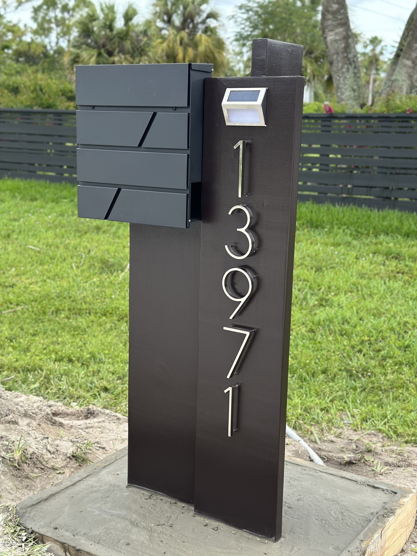 Modern Mailbox