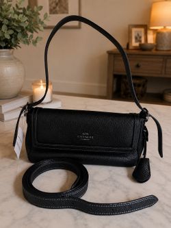 Coach black small Etta