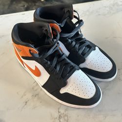 Jordan 1 Mid 