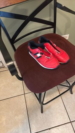 Tommy Hilfiger Size 5 Boys, Tennis Shoes, Great Condition Just Needs Shoelaces