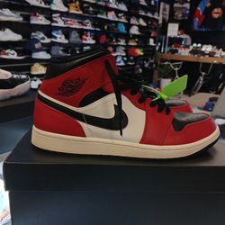 Air Jordan 1 Mid
Chicago Toe / Size 11 / #(554724 069) / Original Box