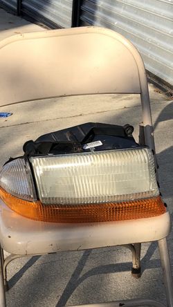 99 dodge Durango passenger headlight assembly
