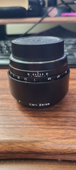 Carl Zeiss Planar T 1.4/50 ZE EF Mount