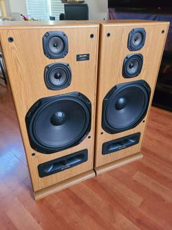~VINTAGE OLD SCHOOL 15 INCH HOUSE AUDIO SPEAKERS EXCELLENT SOUND GREAT BASE~