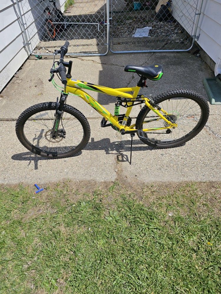 Mongoose Bedlem Mountain Bike