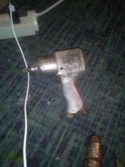 Impact gun