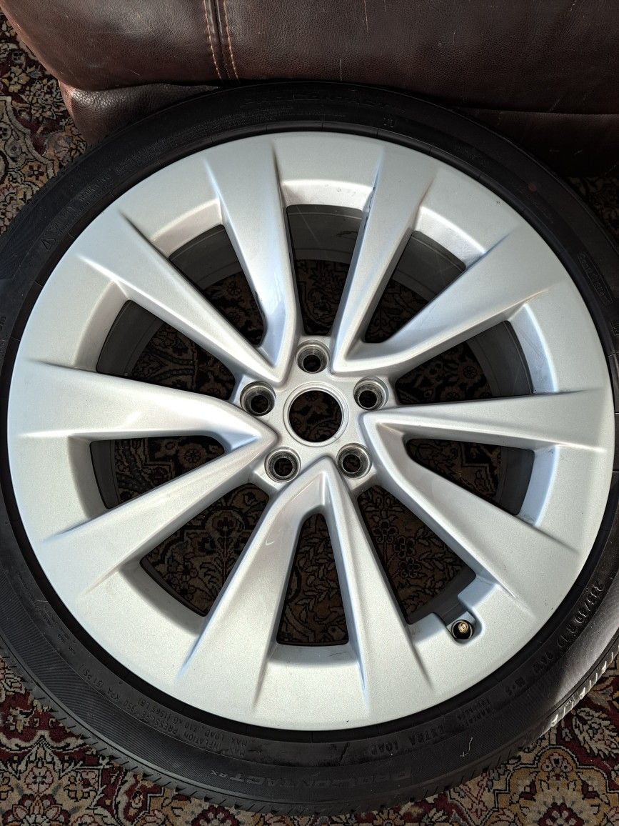 19 Inch Rims Tires From Tesla Model 3