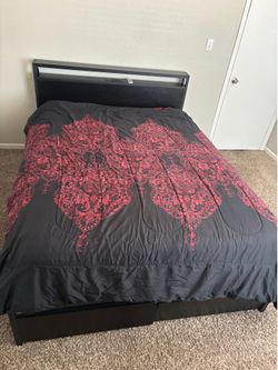 QUEEN SIZE BED FRAME