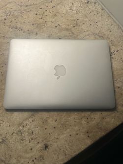 Silver Apple MacBook 13in