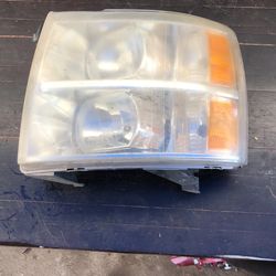 2007 Chevy Silverado Driver side Headlight