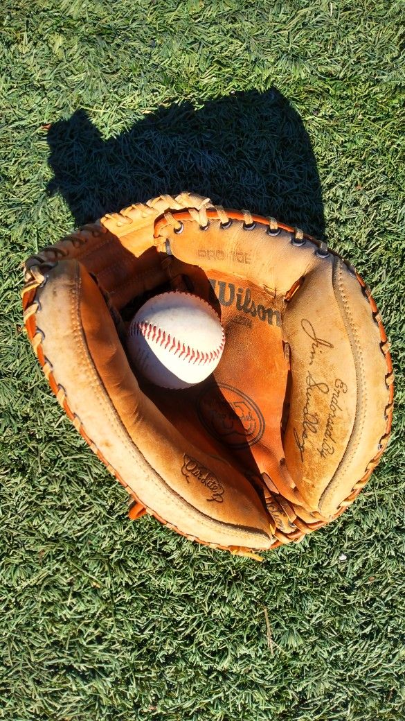 WILSON -33-INCH BASE BALL CATCHERS GLOVE