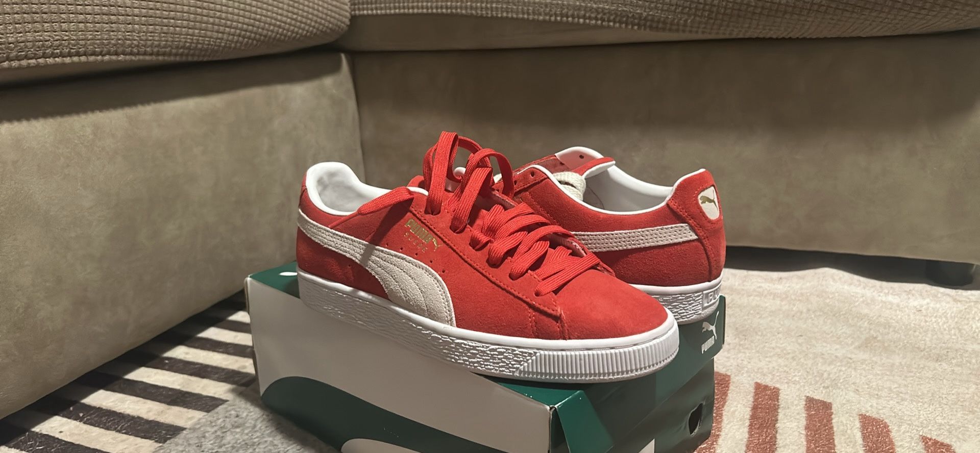 Men’s Suede Classic Pumas Size 9