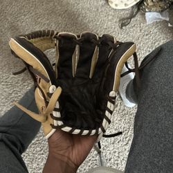 Wilson A2000 Cream and Brown Color way 