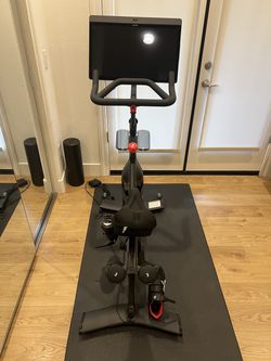 2021 Peloton Bike Plus Excellent Condition Siz - Milpitas, CA