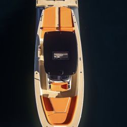 Sicilian Beauty : Lily Baeum Lipari 31 powered by 2 x 300 hp Mercury  