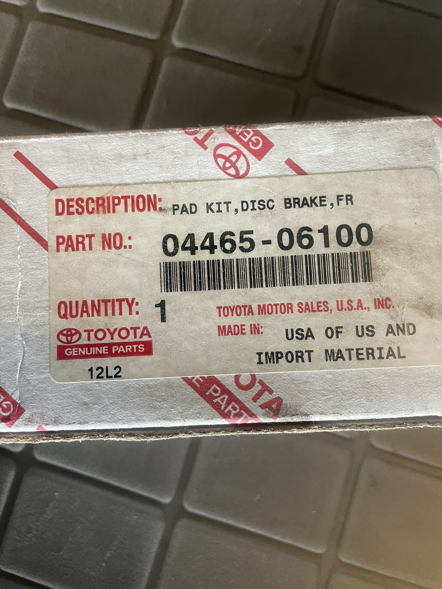 Brand New Toyota Front & Rear Brake Pad kit / OEM