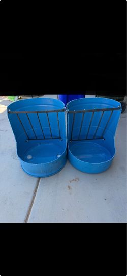 Horse feeder
