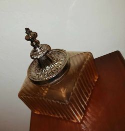 VINTAGE ORNATE METAL LID AMBER GLASS BOX CANDY JAR BOWL DISH DISPLAY  CENTERPIECE CANISTER