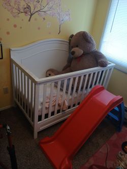 Wooden Baby Crib With Giant Bear 150$ Obo