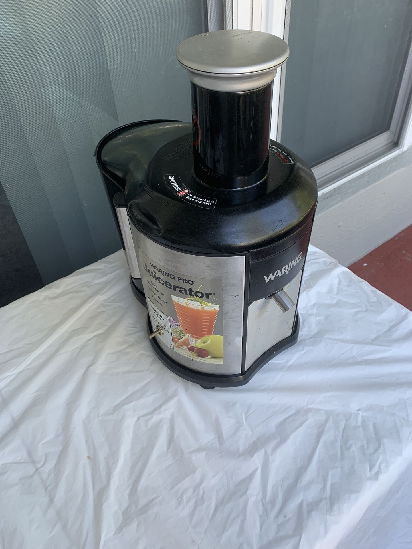 WARING PRO Juicerator