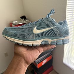 Nike Vomero (Men Size 13) 