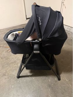 Nuna ® SWIV + TRIV ™ Black Caviar Baby Bassinet with Stand