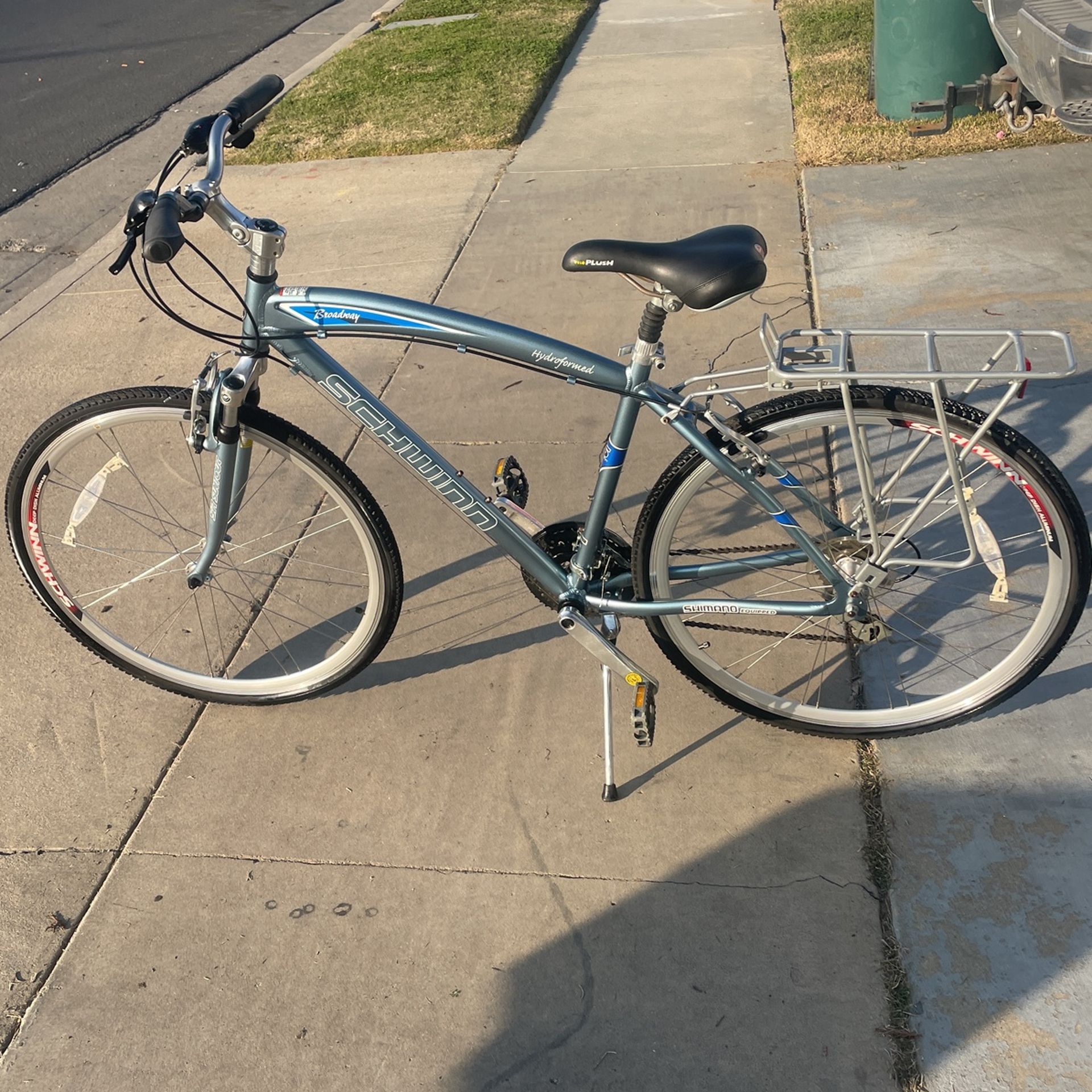 Bike 700 SCHWINN BROADWA. LIKE NEW