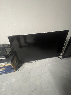 (make Offer) ONN 38” TV screen With Standing Brackets