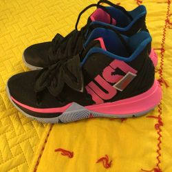 Nike Kylie Sz 8