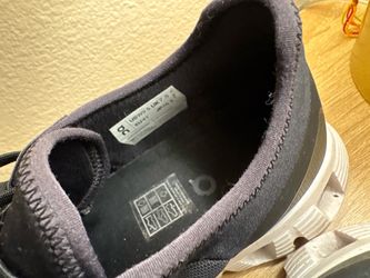 ON black size 9.5 shoe