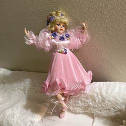 Dancing Beautify Fashion Girl Doll