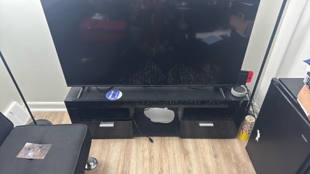 black Tv stand