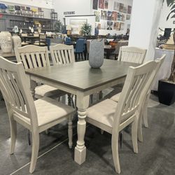 7 Pieces : Dining Room Set / Includes: Table and 6 Chairs. 