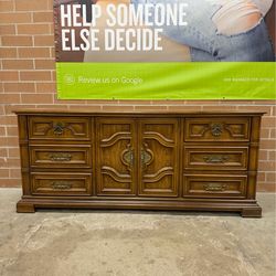 Stanley 9 drawers Dresser