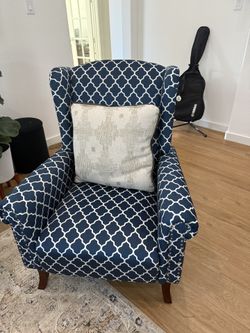 Modern Accent Chair, Comfy Wingback Armchair, Blue Plaid Club Chair with Wooden Legs