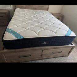 The DreamCloud Premier, Queen, Like New, Perfect Condition