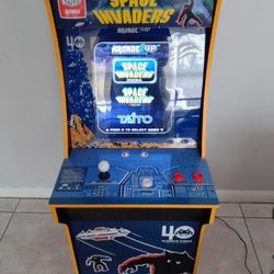 ARCADE SPACE INVADERS GAME 